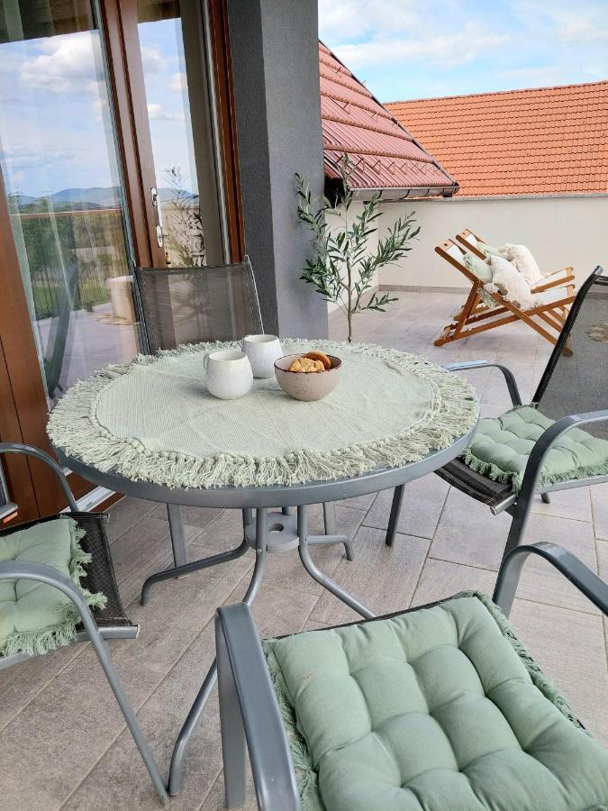 Semic Vineyard Cottage Lan Na Hribu מראה חיצוני תמונה